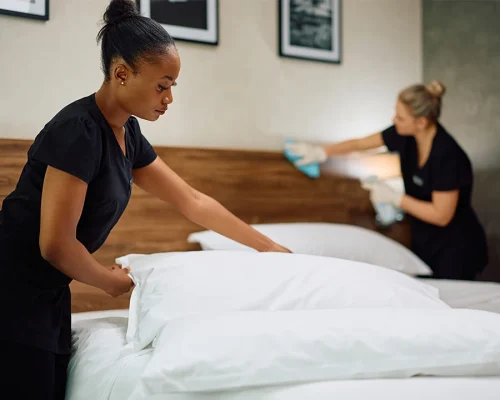 pianificare-la-pulizia-camere-hotel-con-il-lavoro-in-team